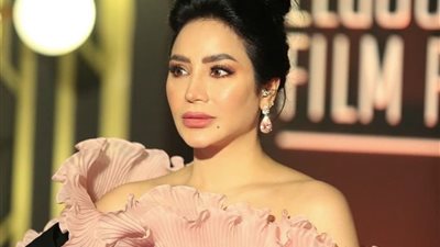 لجين عمران تثير الجدل بعد اطلالتها المثيرة.. شاهد