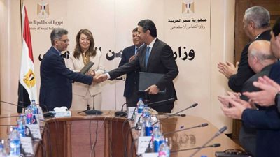 بنك ناصر الاجتماعي يوقع عقد تقديم منتجات شركة مصر لتأمينات الحياة داخل فروعه