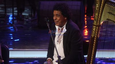 الموت يفجع الفنان محمد منير