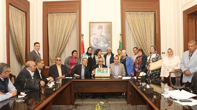 الوفد يحتفل بأميرة أبو شقة لحصدها فضية البطولة الإفريقية للرماية (صور)