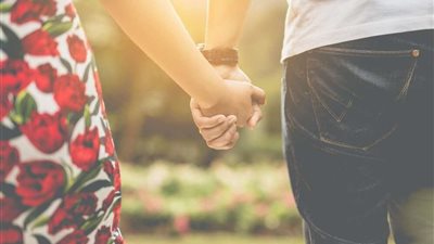 عبارات تحبها الفتيات.. كيف تملك قلب محبوبتك بالكلمات