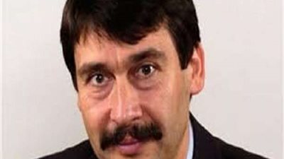 رئيس المجر يصل القاهرة في زيارة تستغرق عدة أيام