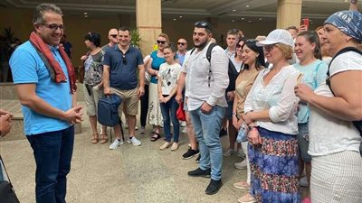 وزيرالسياحة والآثار  يتابع  التجهيزات النهائية  لطريق الكباش