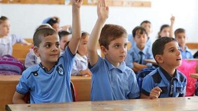 أطفال مدرسة بن خلدون في بهتيم يثيرون السخرية بسبب توجههم للمدرسة بعربية جيب