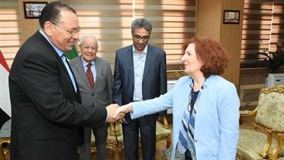 محافظ الشرقية يؤكد على ضرورة الاهتمام بصناعة البردي