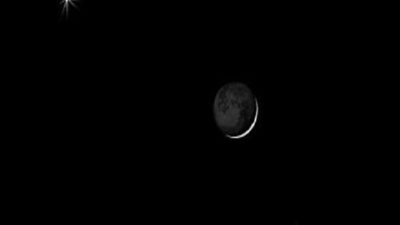 اليوم.. هلال قمر ربيع الآخر يزين قبة السماء مع كوكبي المشترى والزهرة