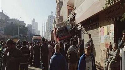 مصرع شخص وإصابة 17 آخرين بسبب اقتحام مقطورة لـ فرن عيش الشرقية