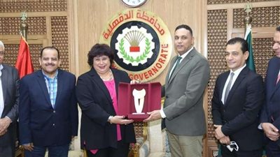وزيرة الثقافة تلتقى مع محافظ الدقهلية لبحث سبل تكثيف الفعاليات الفكرية والفنية بالمحافظة
