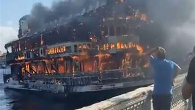 اندلاع حريق بمركب نيلي بمنطقة كورنيش النيل بالمعادي