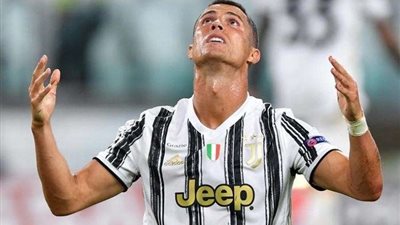 كواليس وأسرار .. فيديو بكاء رونالدو داخل غرفة ملابس يوفنتوس 