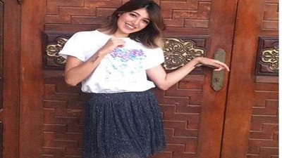 بفستان بني قصير.. شاهد طليقة على ربيع تشعل انستجرام