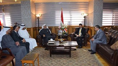 أشرف صبحي يلتقي أمين عام أبو ظبي الرياضي لبحث استعدادات ماراثون زايد