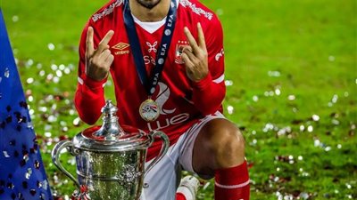 أفشة يحتفل بذكرى القاضية ويوجه رسالة لجمهور الأهلي