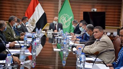 محافظ القليوبية يترأس اجتماع المناطق الصناعية لمنطقتي الشروق والصفا الصناعية
