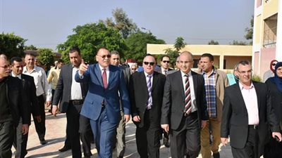 محافظ الشرقية يشهد انطلاق قافلة طبية شاملة بقرية 