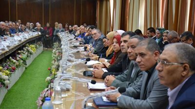 محافظ الدقهلية يعقد أول لقاء له مع رؤساء المجالس المحلية