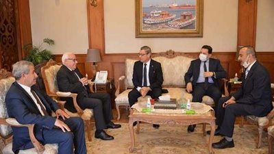 محافظ بورسعيد يستقبل سفير بنما بالقاهرة لبحث سبل التعاون