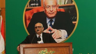 رئيس الوفد يوجه رسالة خاصة لسيدات الصعيد (صور)