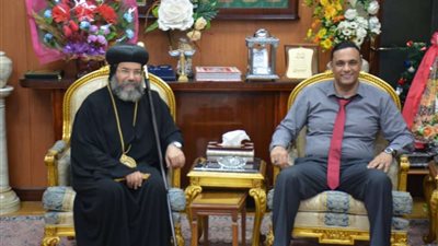 محافظ الدقهلية يستقبل الأنبا داوود والوفد الكنسي لتهنئته بمنصبه