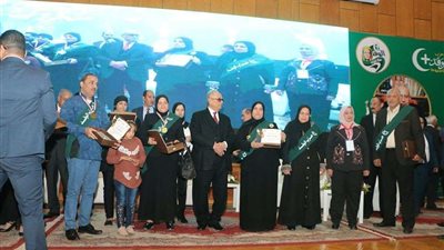 رئيس الوفد يكرّم أسر شهداء الجيش والشرطة في أسيوط (صور)