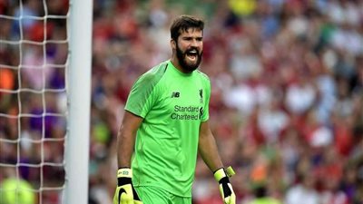 طرد حارس ليفربول في مباراة برايتون بالدوري الإنجليزي