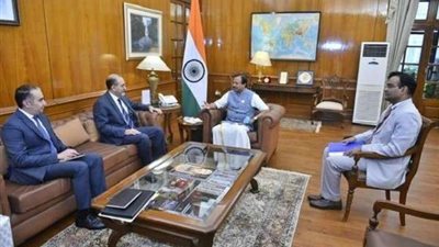 سفير مصر ووزير الدولة الهندي يبحثان سبل تطوير العلاقات الثنائية