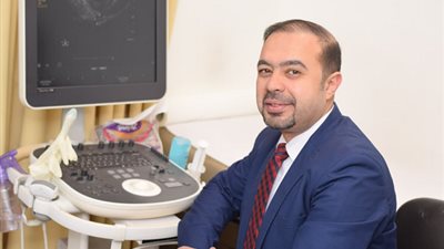 الدكتور أحمد عاصم يوضح العلاقة بين تكيس المبايض وتساقط الشعر