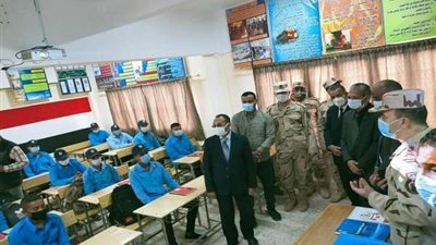 مساعد قائد الدفاع الشعبي والعسكري يتفقد انتظام الدراسة بالفيوم