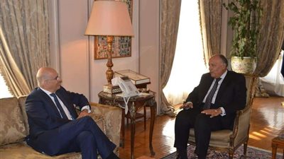 وزير الخارجية يستقبل نظيره اليوناني لبحث القضايا ذات الاهتمام المشترك