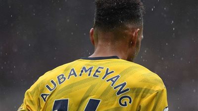 أوباميانج يسجل هدفين ويقود أرسنال للتعادل أمام نورويتش بالبريميرليج