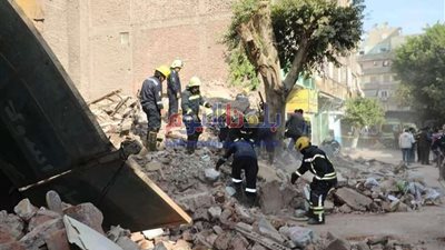 المعاينة الأولية للعقار المنهار بشبرا: مكون من 16 شقة وتم إخلاء السكان