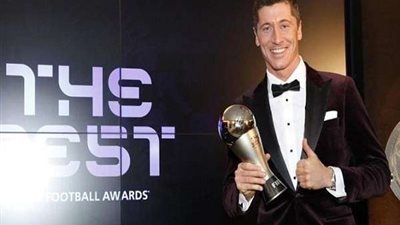 الكرة الذهبية.. ليفاندوفسكي وميسي يصلون حفل البالون دور (صور)