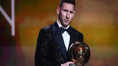 ميسي احسن لاعب في العالم.. الكرة الذهبية الـ7 تزين مسيرة 
