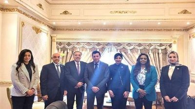 النائبة نيفين حمدي ووزير الشباب يبحثان سبل تطوير مراكز الشباب