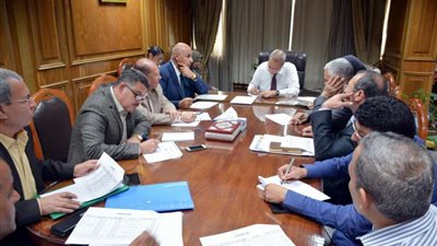 محافظ القليوبية يعقد اجتماعًا مع رئيس جهاز تعمير القاهرة الكبرى