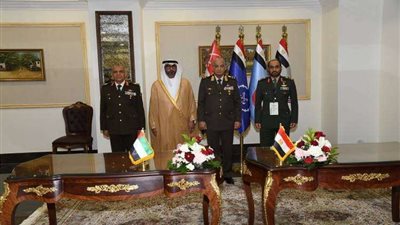 وزير الدفاع يلتقى نظيره الإماراتى على هامش معرض «إيديكس 2021»