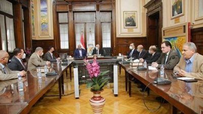 القصير واتحاد النحالين يبحثان كيفية النهوض بصناعة عسل النحل