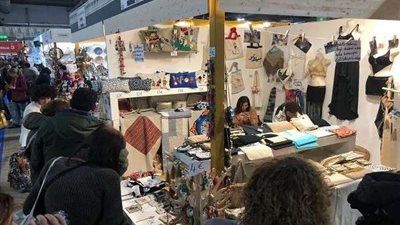 إقبال كبير على الجناح المصري في معرض أرتجيانو للحرف اليدوية