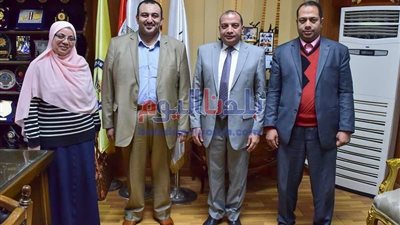رئيس جامعة بني سويف يستقبل مدير فرع التأمين الصحي بالمحافظة