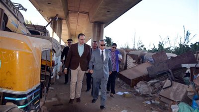 محافظ القليوبية يتفقد شوارع مدينة بنها لاستطلاع مشاكلها بشكل ميداني