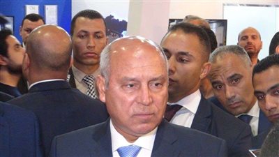 وزير النقل يتفقد المعرض والمؤتمر الثاني لتكنولوجيا النقل 