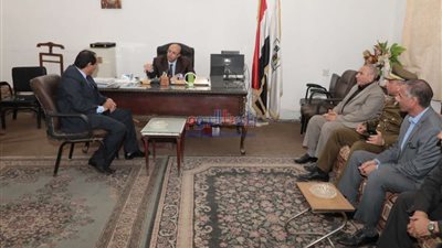 المحافظ يتابع منظومة العمل التنفيذي بالوحدة المحلية لبني سويف