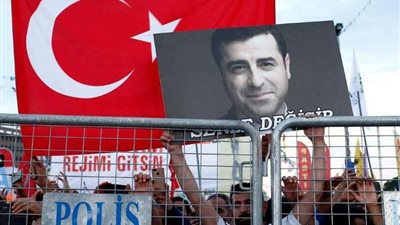 نقل زعيم حزب تركي موال للأكراد من السجن للمستشفى