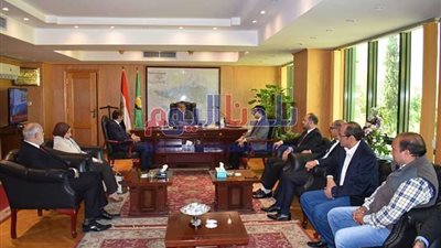محافظ الفيوم الجديد يستقبل وفدًا من مركز الأورام