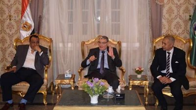 محافظ المنيا يؤكد على التواصل مع المواطنين وتكثيف الحملات التفتيشية والرقابية