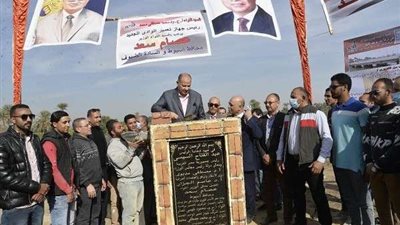 محافظ أسيوط ورئيس تعمير الوادي الجديد يضعان حجر أساس إنشاء كوبري على بحر يوسف