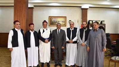 نواب مطروح يقدمون التهنئة للمحافظ الجديد عقب وصوله لمكتبه