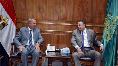 وفد جامعة بنها يقدم التهنئة لمحافظ القليوبية الجديد