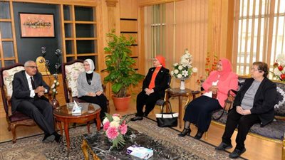 رئيس جامعة المنصورة يستقبل فريق الهيئة القومية لضمان جودة التعليم