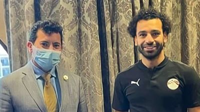 وزير الشباب والرياضة يهنئ محمد صلاح بجائزة القدم الذهبية